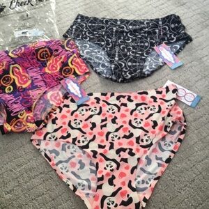 Woman’s ' Panda Print Pink Bikini Briefs - Cute Pink Panda Pattern